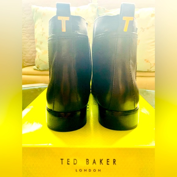 ✨ Ted Baker London✨ Black Leather Chelsea Boot W/Logo Detail - Picture 9 of 15